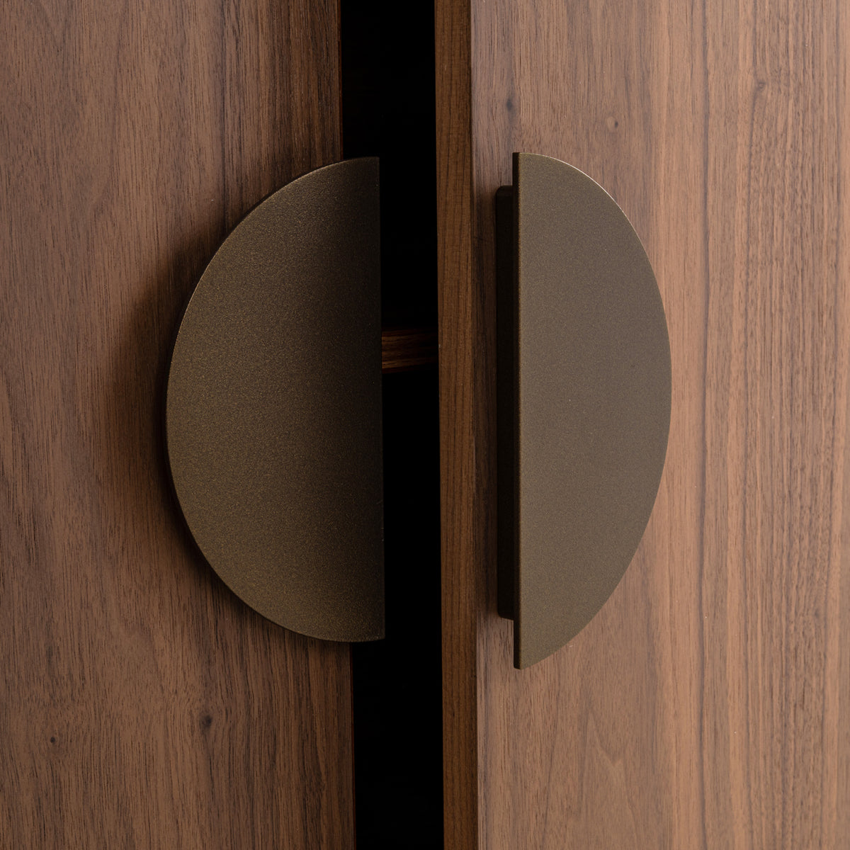 Richmond Möbel Vitrine Windsor walnut | 215101