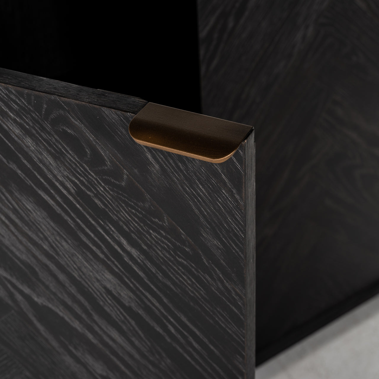 Richmond Möbel | Vitrine Blackbone Brass | Black-rustic