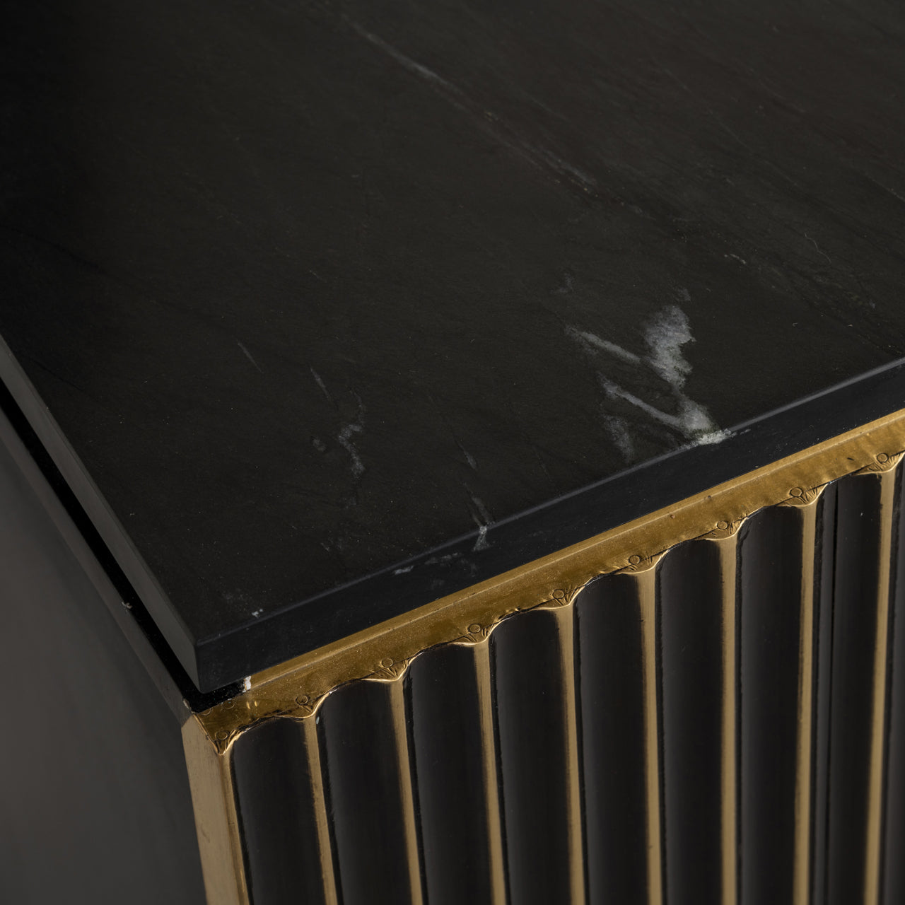 Richmond Möbel | Nachttisch Les Arcs | Brushed-gold