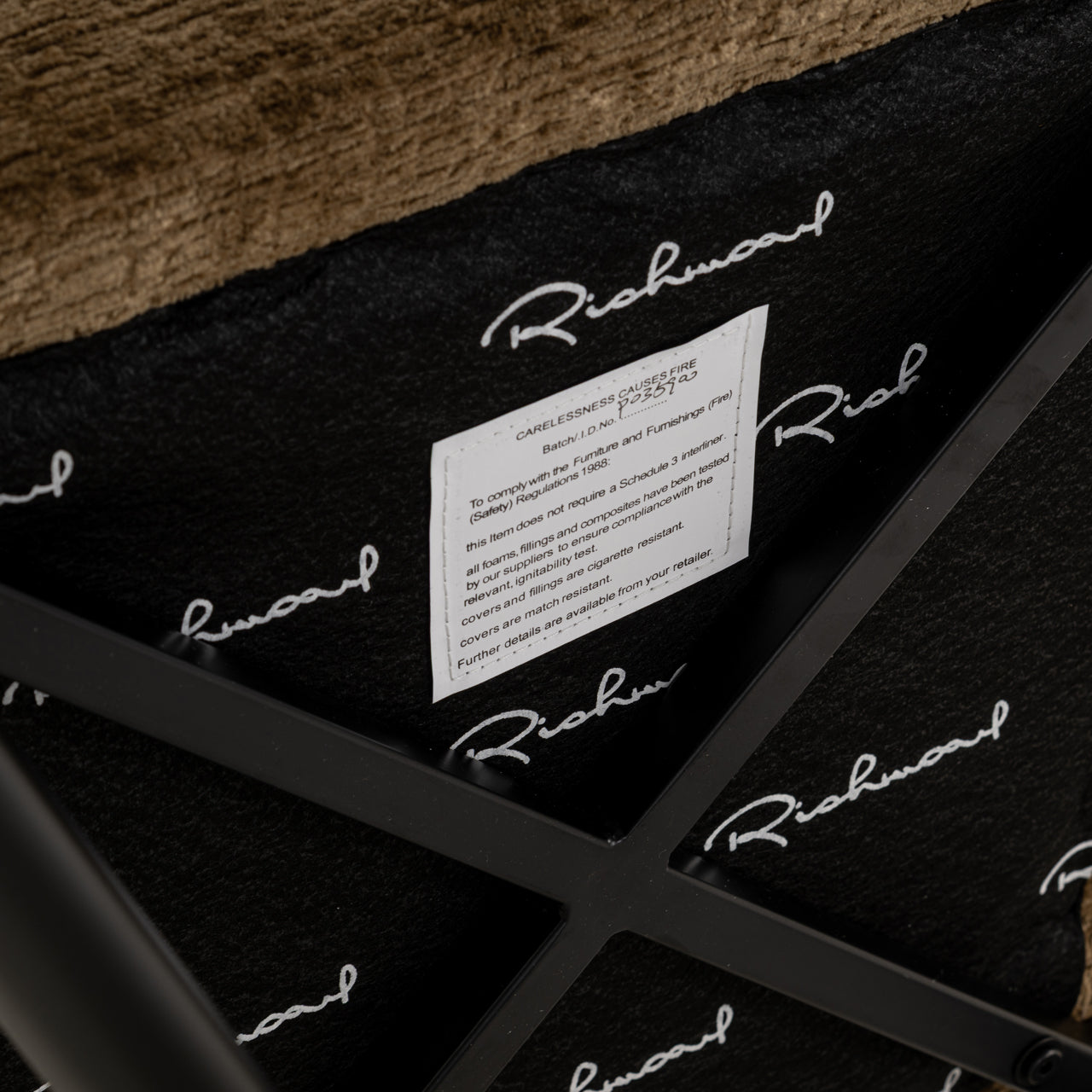 Richmond Möbel | Esszimmerstuhl Taylor Feuerresistent | Desert-fusion