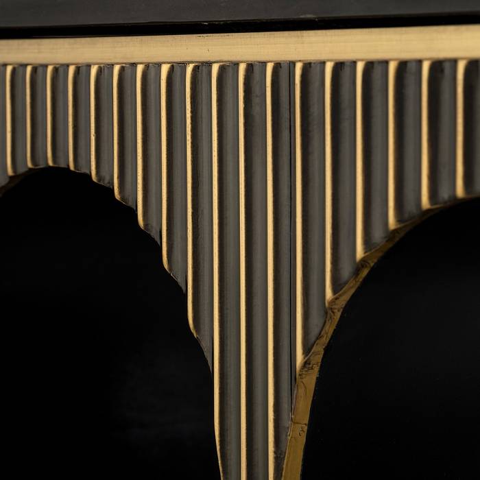 Ablagetisch Les Arcs (Brushed Gold), seitlich aufgenommen. Modernes und elegantes Design mit Detailaufnahmen