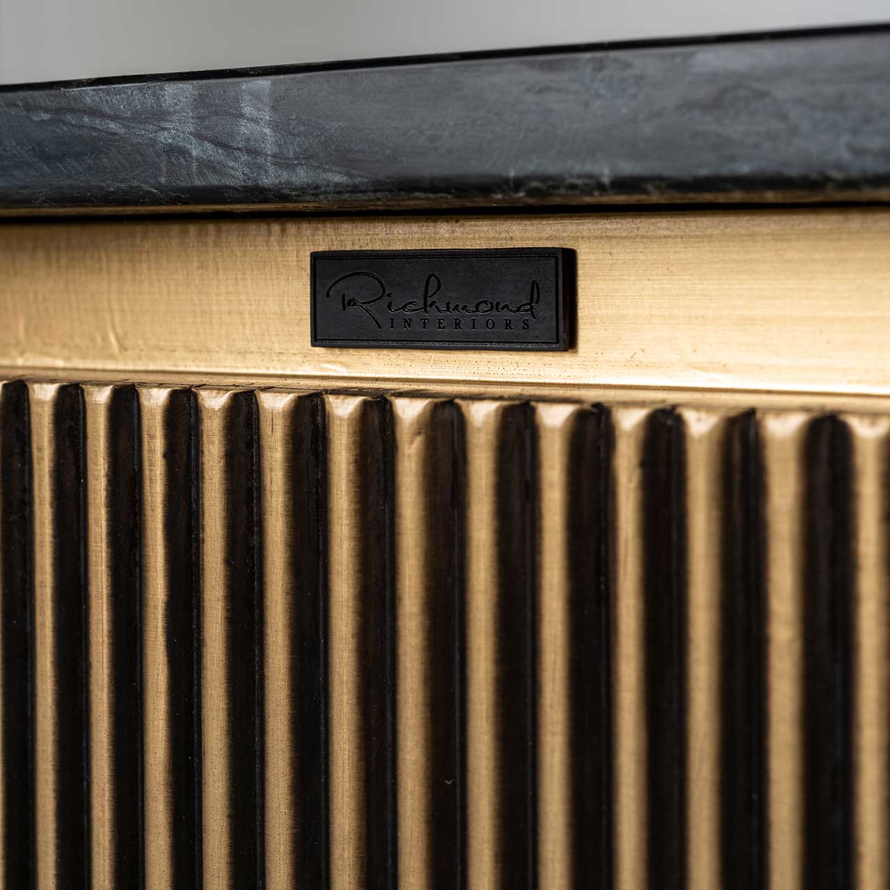 Ironville | Couchtisch (gold) L