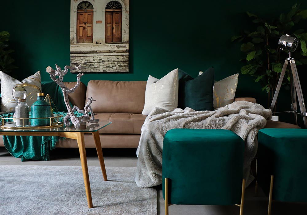 Ein eingerichtetes Wohnzimmer  in Glam Einrichtungsstill von Richmond Blog