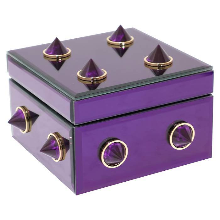 Die Aufbewahrungsbox Jelia in Lila besticht durch ihr stilvolles und modernes Design.