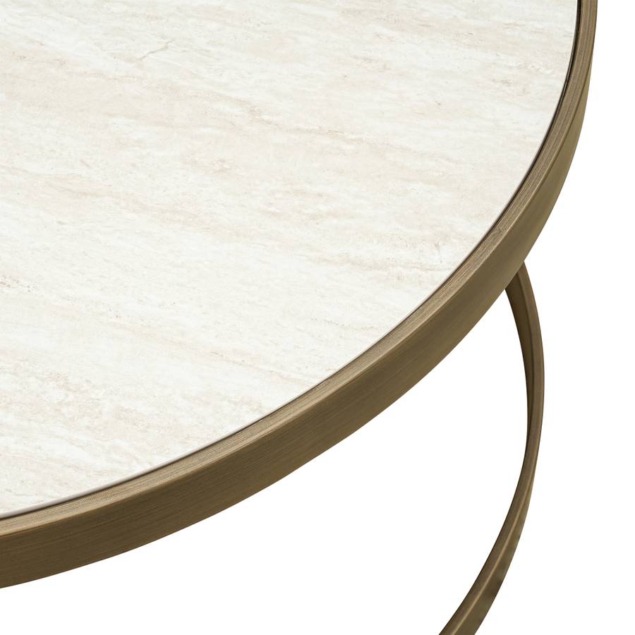 Das Bild zeigt eine Nahaufnahme des größeren Couchtisches aus dem Tivoli-Set (weiß). Die Details der weißen Tischplatte und des gold- oder messingfarbenen Gestells sind deutlich sichtbar.