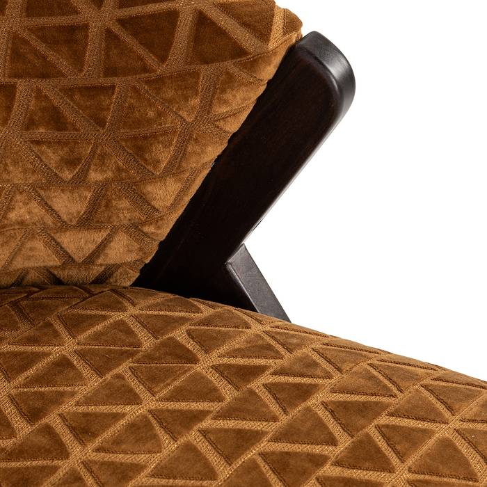 Sessel Mia (Triangle 2013 old gold) Sessel Mia (Triangle 2013 old gold), frontal seitlich aufgenommen. Modernes und elegantes Design, ideal für stilvolle Wohnräume mit Detailaufnahmen