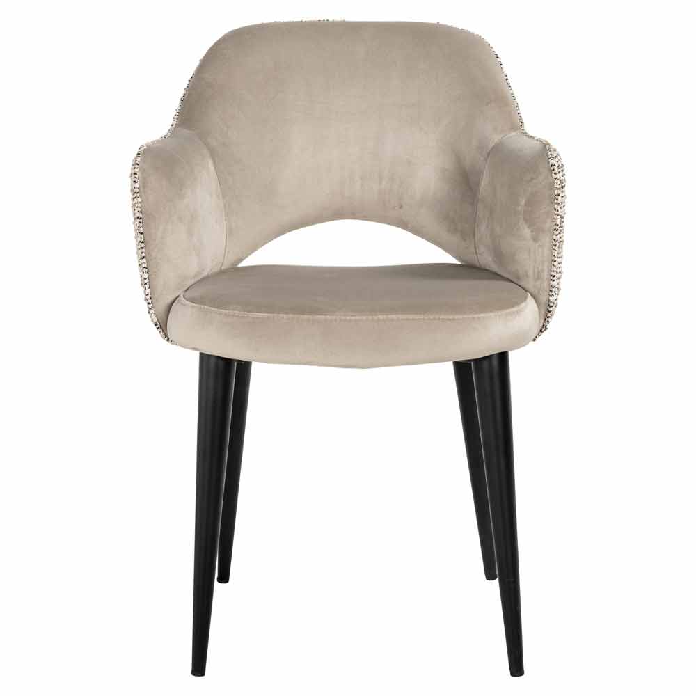 Sessel Giovanna (Be Trendy 01 Nature) Das Bild zeigt den Sessel Giovanna (Be Trendy 01 Nature) von vorne. Die naturfarbene Polsterung und die stabilen, schwarzen Metallbeine sind gut sichtbar.