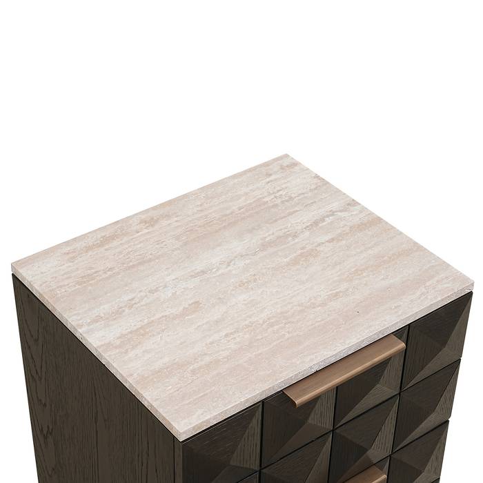 Nachttisch Claremont 2-Schubladen (braun) Das Bild zeigt den Nachttisch Claremont (2-Schubladen, braun) von oben. Die braune Holzoberfläche und die klare Linienführung des Designs sind gut sichtbar.