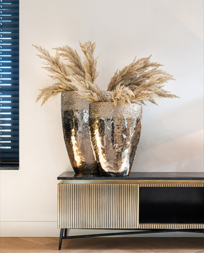 Richmond Vase in gold auf Richmond TV Möbel