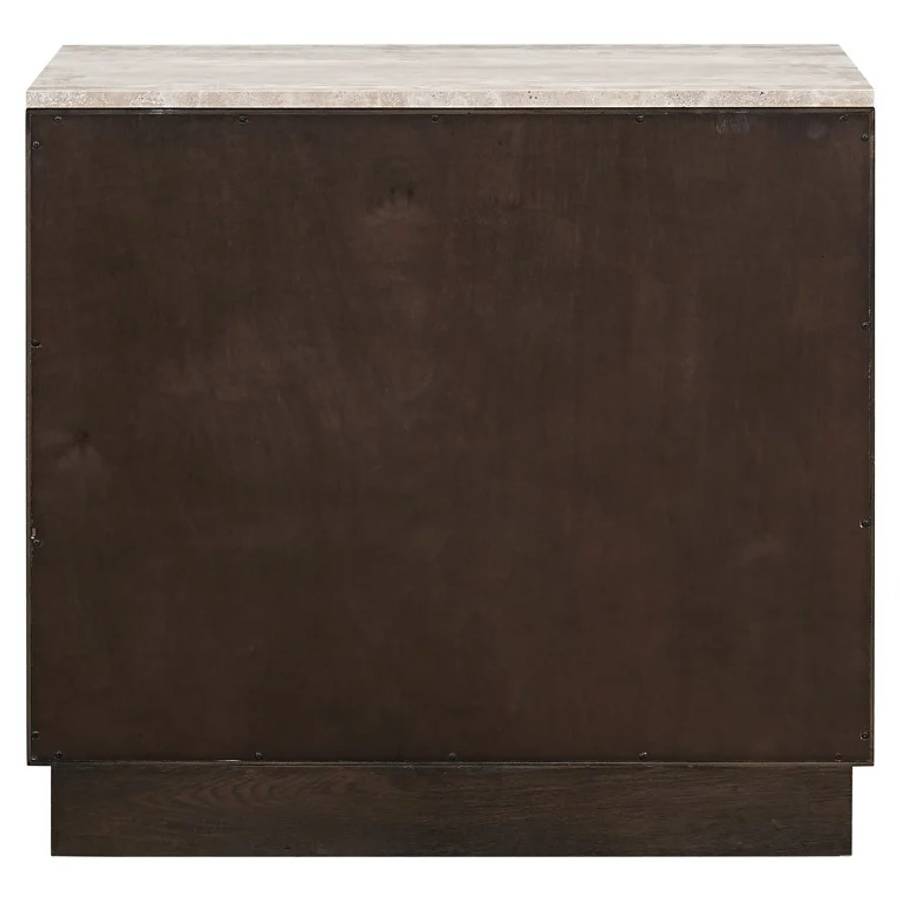 Ein Sideboard namens „Claremont 2-türig“ in Braun, von hinten gezeigt.