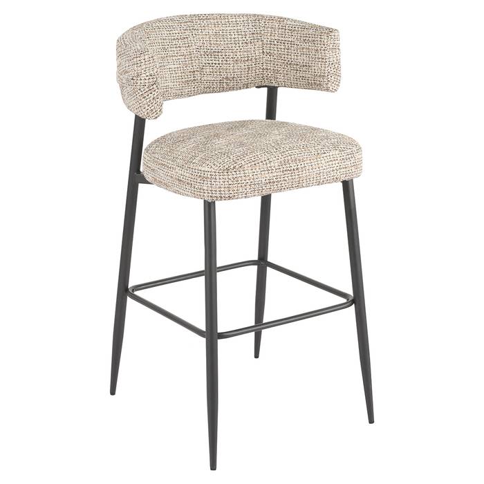 Das Bild zeigt den Thekenstuhl Rochelle trendy nature (Set von 2). Die Stühle haben eine cremefarbene Polsterung mit einer schafsfellähnlichen Textur und stehen auf stabilen schwarzen Beinen.