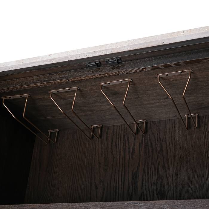 Schrank Claremont 2-türig (braun) Das Bild zeigt den Schrank Claremont (2-türig, braun) mit offenen Türen und gefüllten Fächern. Die braune Holzoberfläche und die geräumigen Fächer sind gut sichtbar.