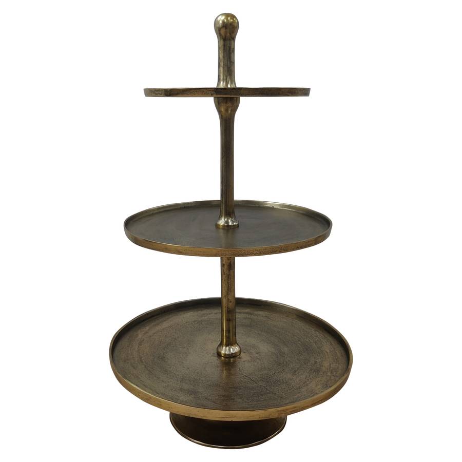 Die Tortenplatte Fallstaff 3-Platten (Brushed Gold) ist ein kunstvoll gestaltetes Dekorationsstück. Sie verfügt über drei Etagen und ein elegantes, gebürstetes Gold-Finish.