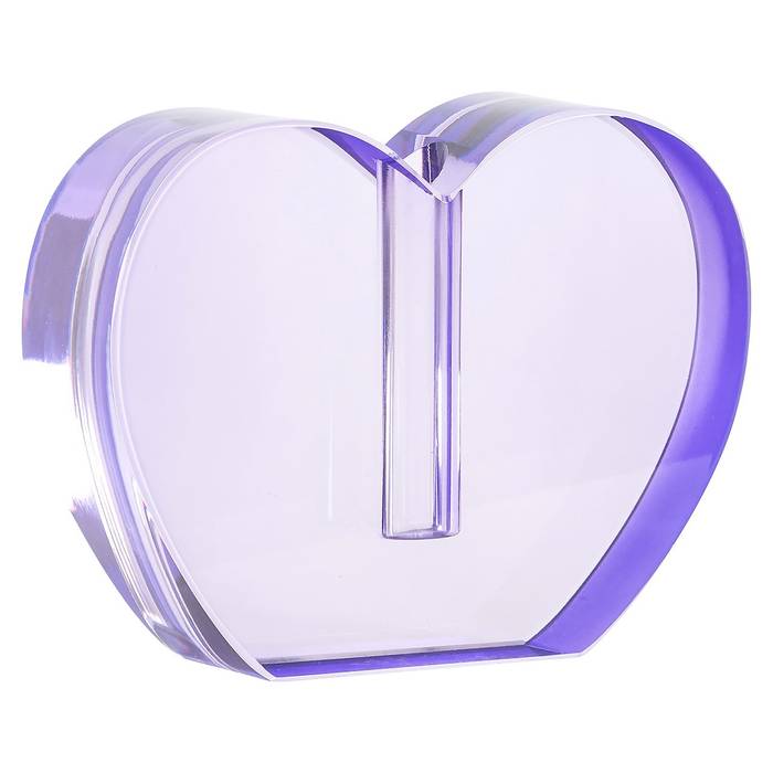 Der Kerzenhalter Tanna hat eine herzförmige Form mit einer blauen Umrandung. Die glatten Linien und die elegante Oberfläche verleihen ihm einen modernen Touch.