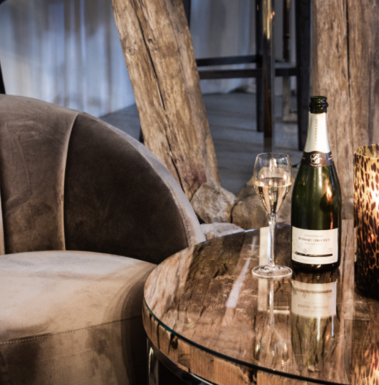 Richmond Sessel und Richmond Esstisch im Showroom