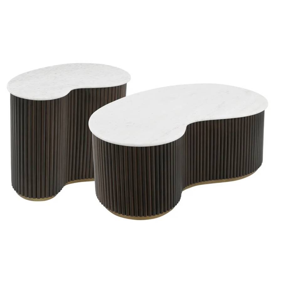 Ein Set von zwei Couchtischen namens „Mayfield“ in Braun, nebeneinander und von vorne gezeigt.