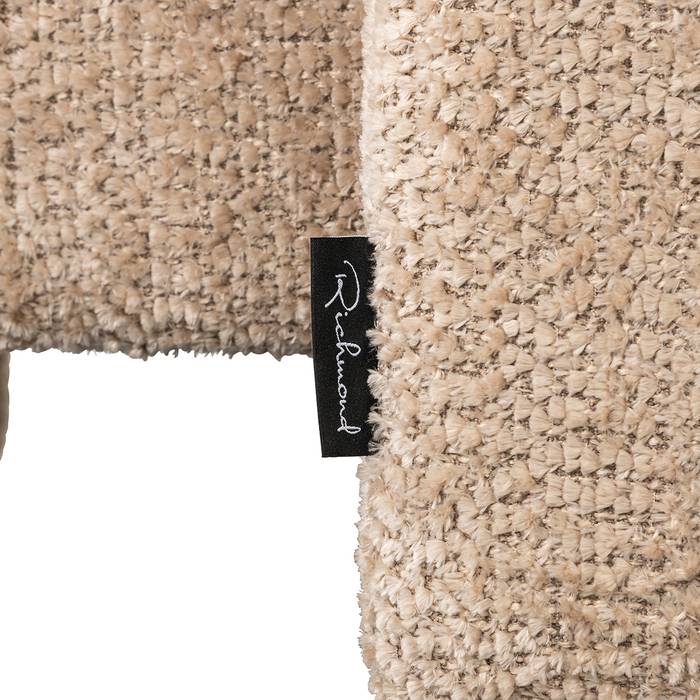 Sessel Milania (Be Lovely 170 Beige) Detailaufnahme des Sessels Milania (Be Lovely 170 Beige), zeigt die feine Polsterung und die elegante Verarbeitung