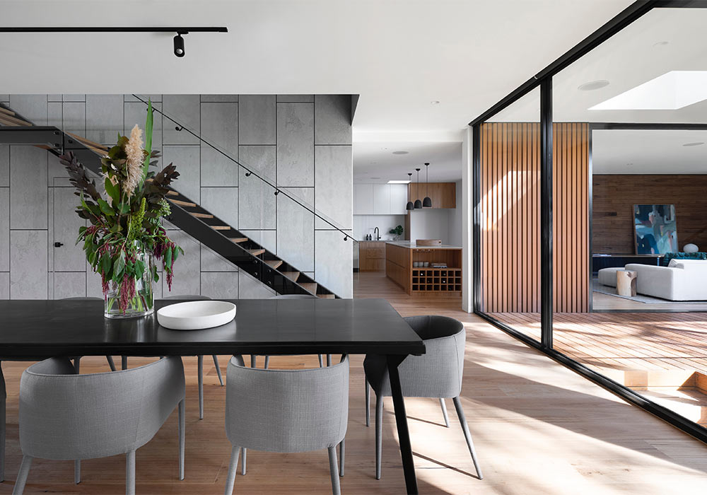 Ein eingerichtetes Wohnzimmer  in contemporary Einrichtungsstill von Richmond Blog
