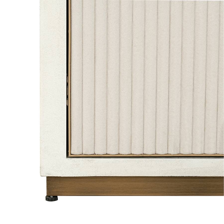 Schrank Tivoli mit gebogener Oberseite 2-tuerig (weiss) Das Bild zeigt eine Nahaufnahme der Kante des Schranks Tivoli mit gebogener Oberseite, 2-türig (weiß).