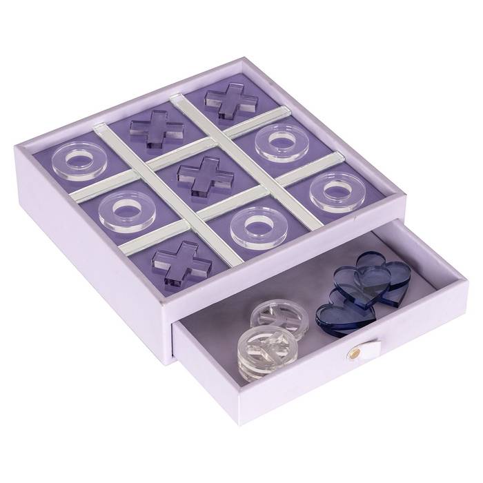 Tic Tac Toe Jay, frontal aufgenommen. Stilvolles und modernes Design