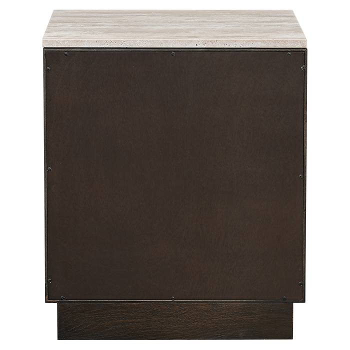 Nachttisch Claremont 2-Schubladen (braun) Das Bild zeigt den Nachttisch Claremont (2-Schubladen, braun) von hinten. Die stabile Konstruktion und die hochwertige Verarbeitung des Holzes sind gut sichtbar.
