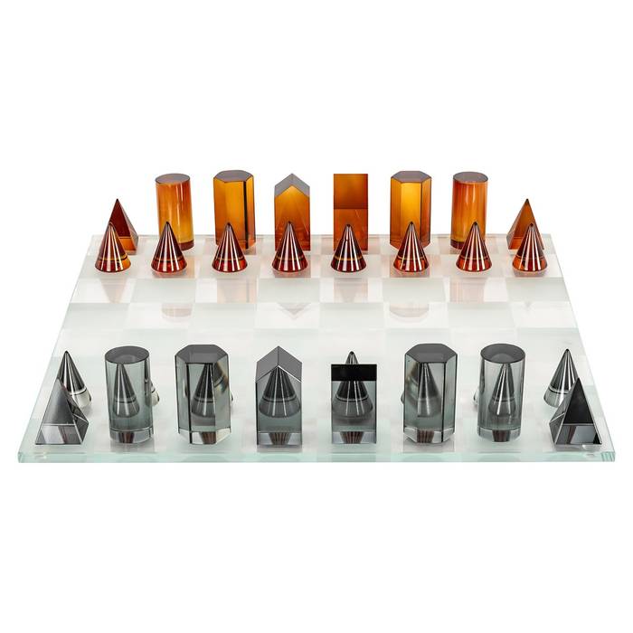 Deko-Objekt "Schachbrett Zyenna" von Richmond Decoration, aus Glas, orange- und schwarze Glasfiguren in abstrakten Formen, elegantes Design für stilvolle Akzente.