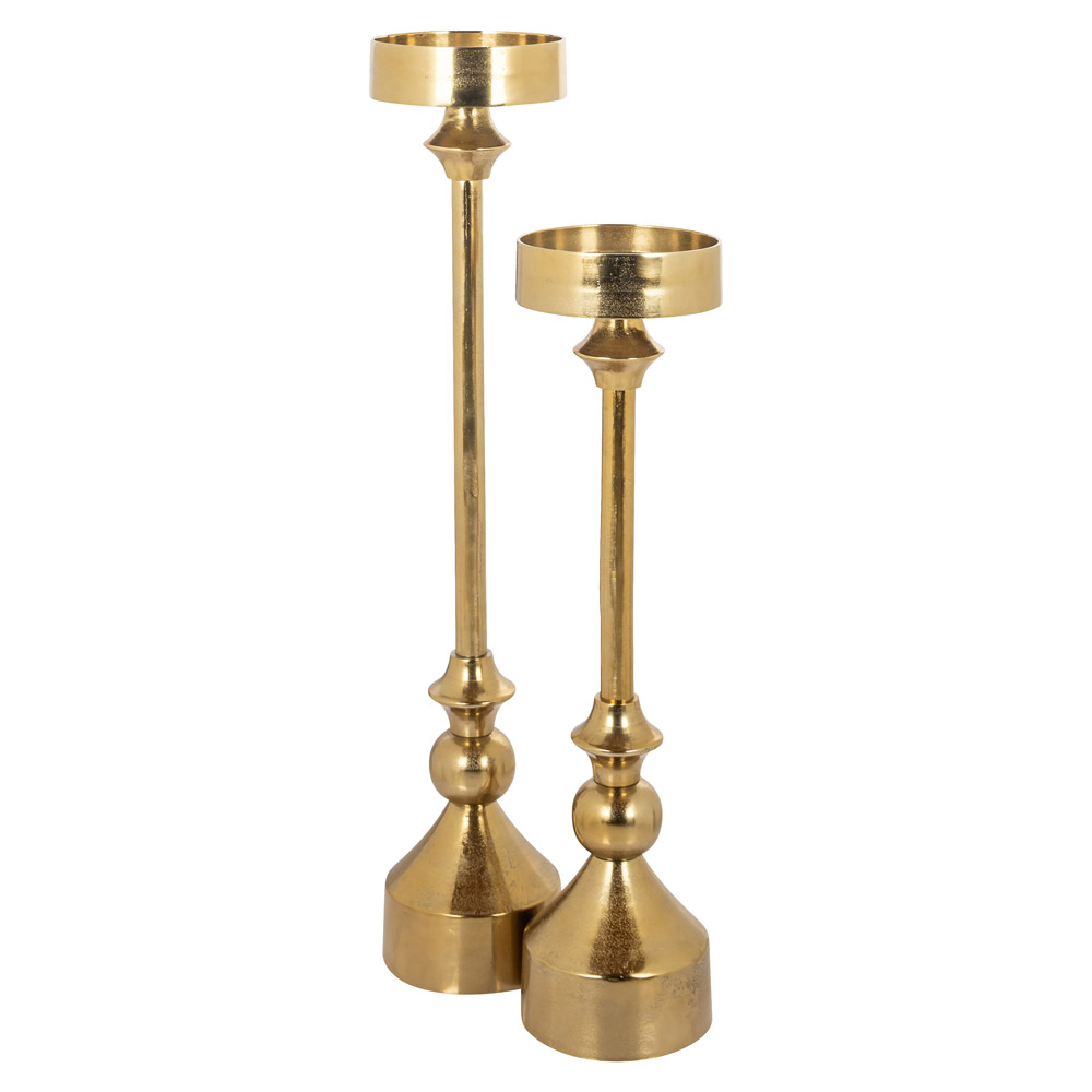Zwei elegante Kerzenhalter aus Messing mit traditionellem Design und schlankem Stiel.