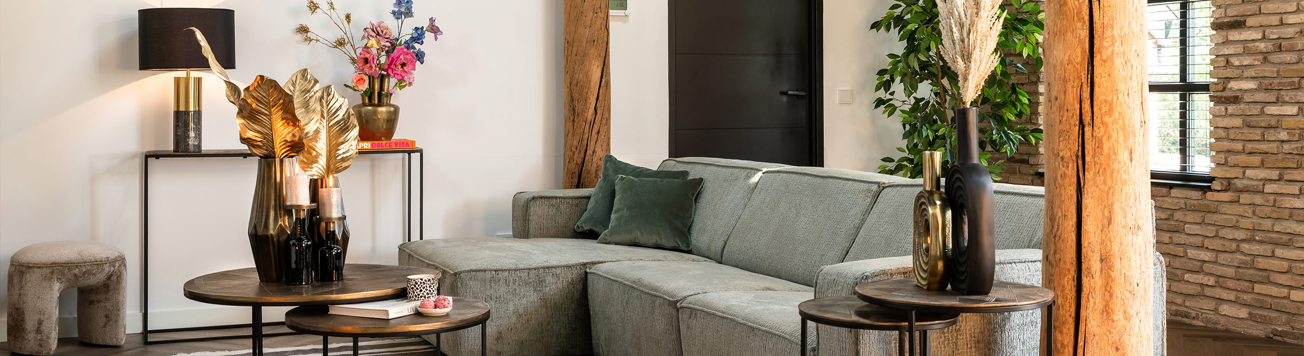 wohnzimmer eingerichtet mit möbeln aus der Richmond Kollektion Tulum