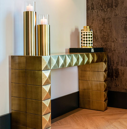 Richmond Konsole aus der Collada Kollektion in gold